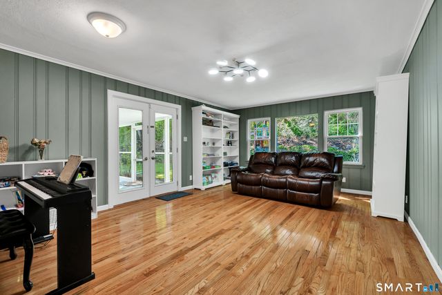 62 Edgewood Way, New Haven, CT 06515