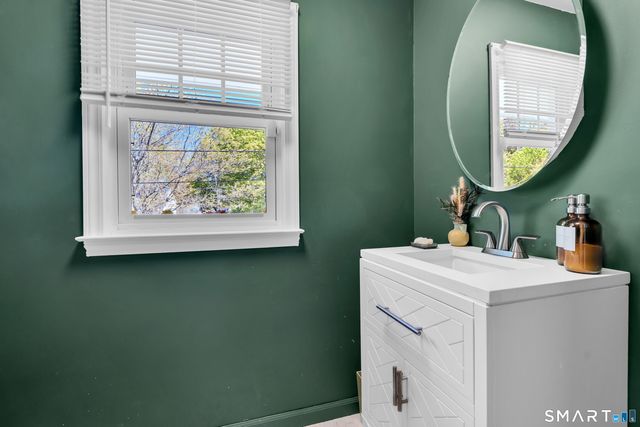 62 Edgewood Way, New Haven, CT 06515