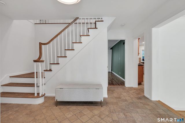 62 Edgewood Way, New Haven, CT 06515