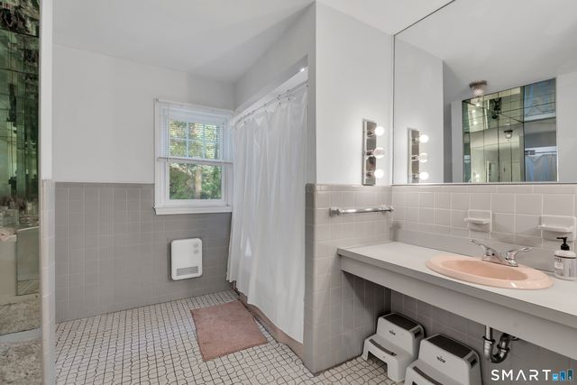 62 Edgewood Way, New Haven, CT 06515