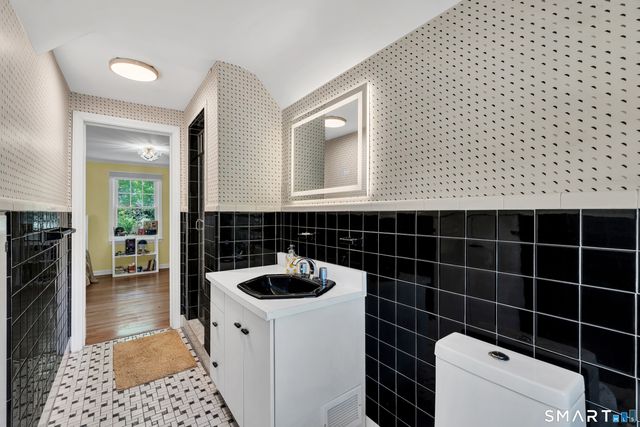 62 Edgewood Way, New Haven, CT 06515