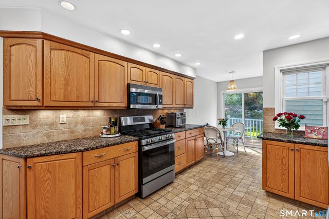 62 Edgewood Way, New Haven, CT 06515