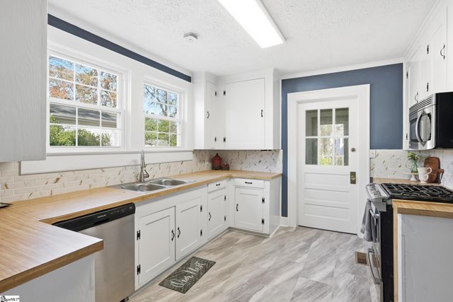 602 W Farley Avenue, Laurens, SC 29360