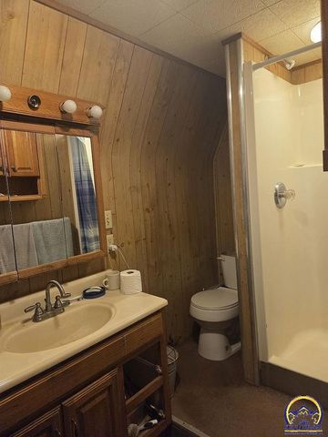 207 SE Woodland AVE, Topeka, KS 66607