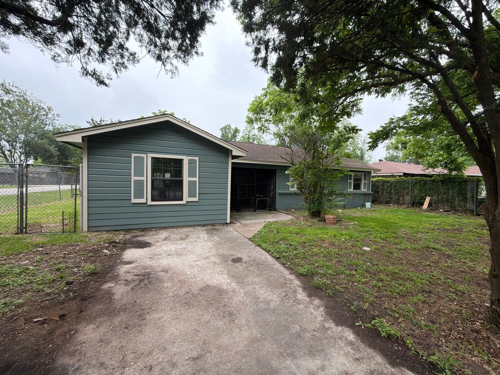 222 E John Alber Road, Houston, TX 77037