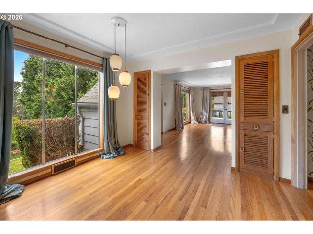 6810 Sw CANYON CREST Dr, Portland, OR 97225