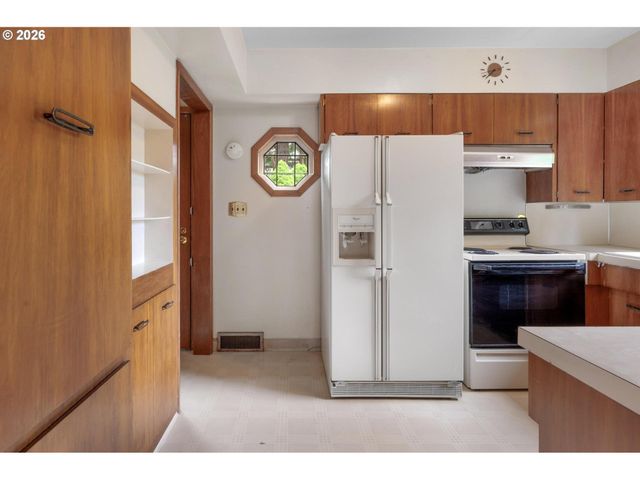 6810 Sw CANYON CREST Dr, Portland, OR 97225