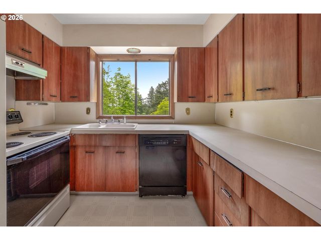 6810 Sw CANYON CREST Dr, Portland, OR 97225