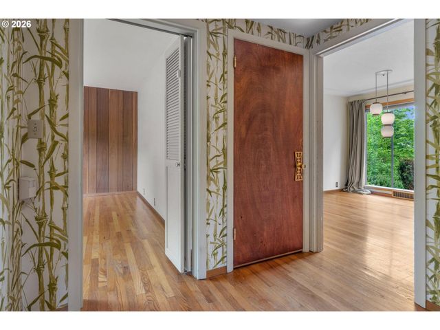 6810 Sw CANYON CREST Dr, Portland, OR 97225