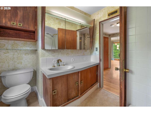 6810 Sw CANYON CREST Dr, Portland, OR 97225