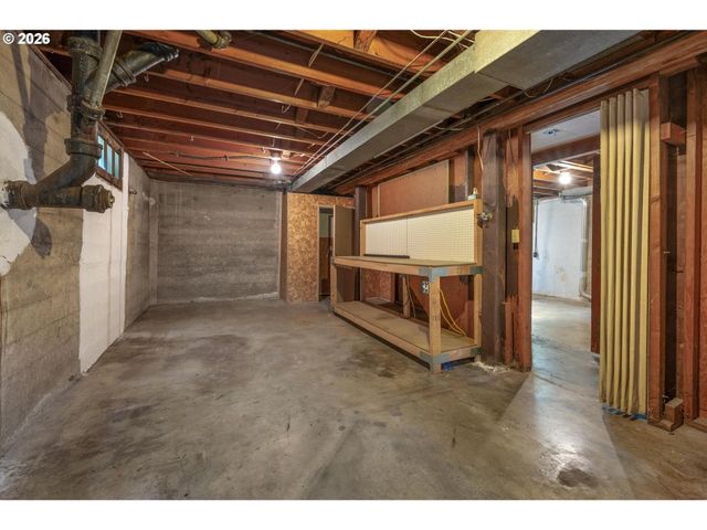 6810 Sw CANYON CREST Dr, Portland, OR 97225