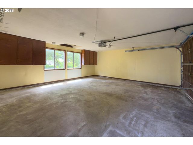 6810 Sw CANYON CREST Dr, Portland, OR 97225