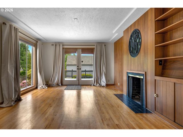 6810 Sw CANYON CREST Dr, Portland, OR 97225
