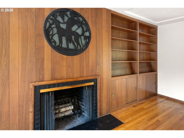 6810 Sw CANYON CREST Dr, Portland, OR 97225