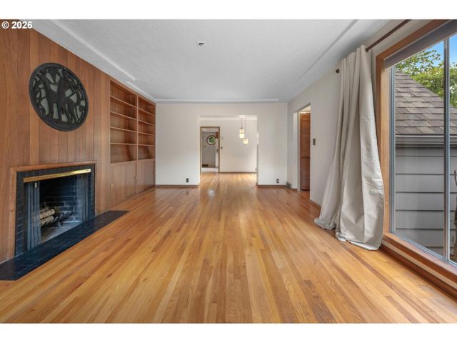6810 Sw CANYON CREST Dr, Portland, OR 97225