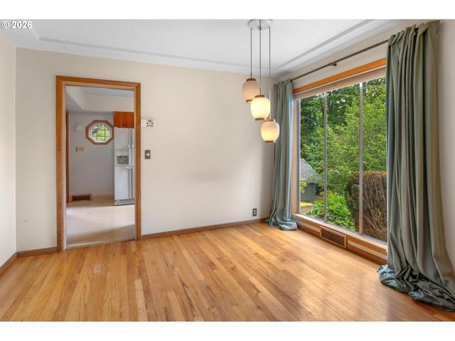 6810 Sw CANYON CREST Dr, Portland, OR 97225