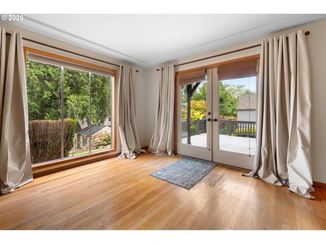 6810 Sw CANYON CREST Dr, Portland, OR 97225
