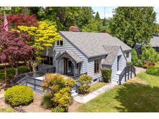 6810 Sw CANYON CREST Dr, Portland, OR 97225