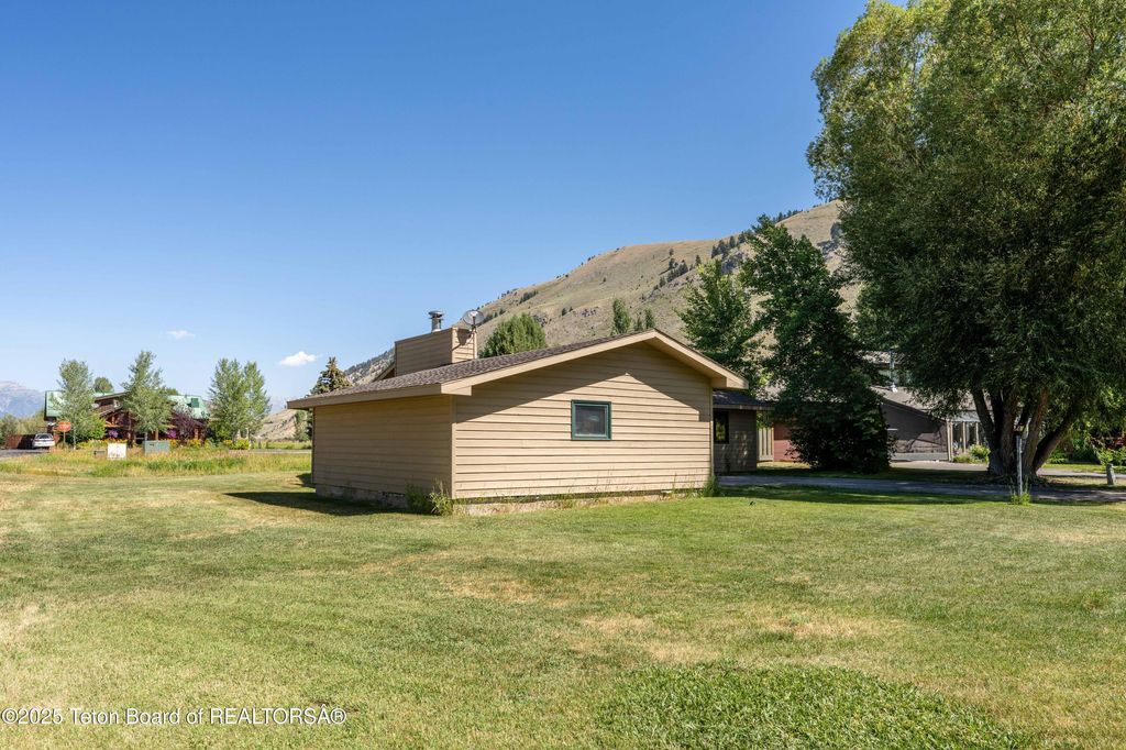 1275 W BULL RAKE Drive, Jackson, WY 83001 photo 4