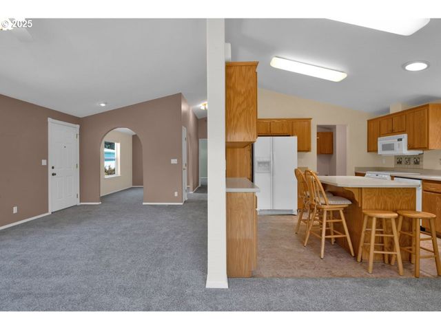 1600 RHODODENDRON Dr 412, Florence, OR 97439