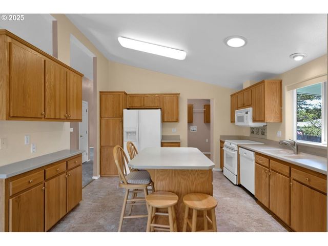 1600 RHODODENDRON Dr 412, Florence, OR 97439