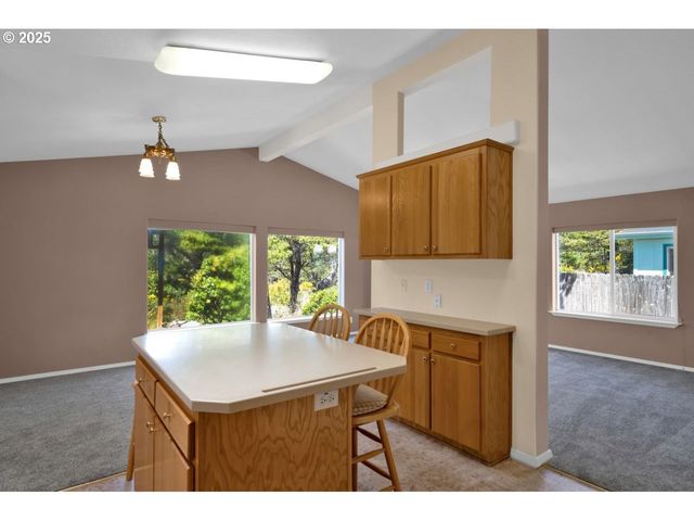 1600 RHODODENDRON Dr 412, Florence, OR 97439