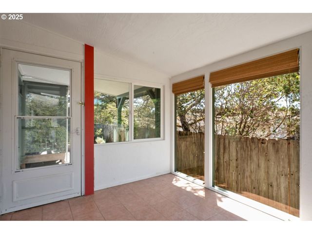 1600 RHODODENDRON Dr 412, Florence, OR 97439