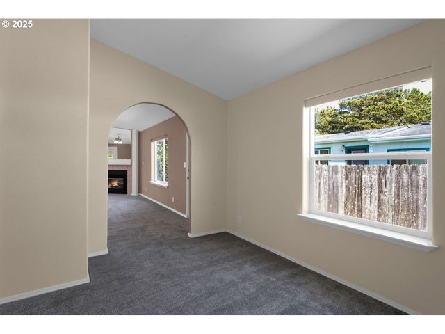 1600 RHODODENDRON Dr 412, Florence, OR 97439