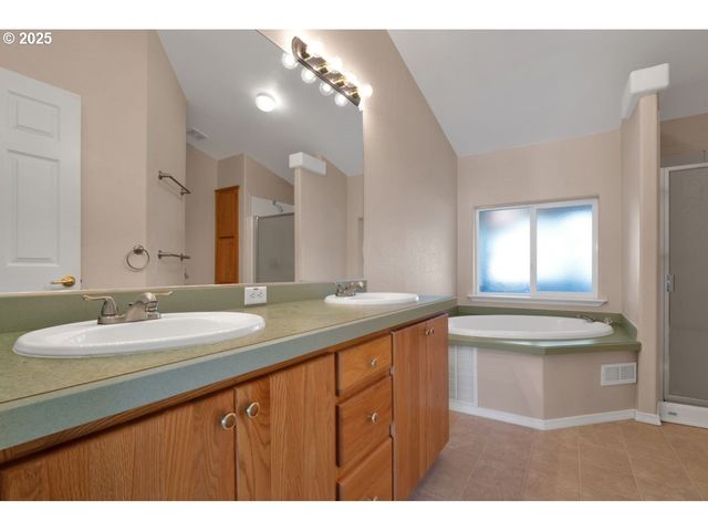 1600 RHODODENDRON Dr 412, Florence, OR 97439