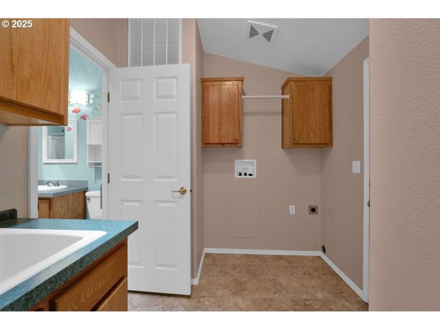 1600 RHODODENDRON Dr 412, Florence, OR 97439