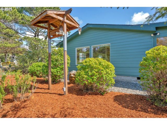 1600 RHODODENDRON Dr 412, Florence, OR 97439