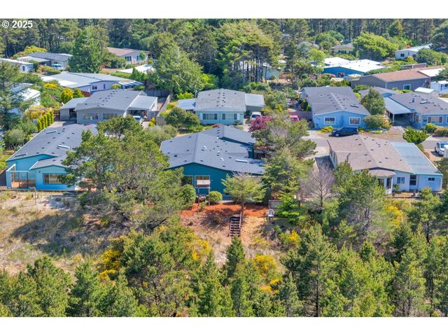 1600 RHODODENDRON Dr 412, Florence, OR 97439