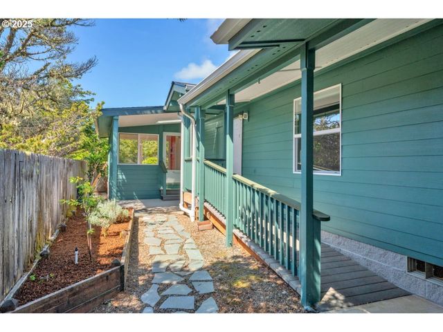 1600 RHODODENDRON Dr 412, Florence, OR 97439