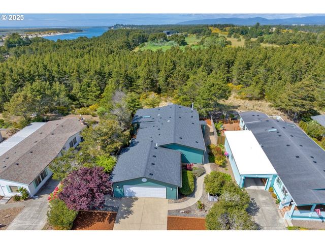 1600 RHODODENDRON Dr 412, Florence, OR 97439