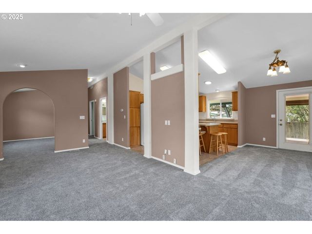 1600 RHODODENDRON Dr 412, Florence, OR 97439