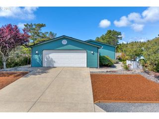 1600 RHODODENDRON Dr 412, Florence, OR 97439