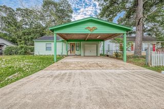 1719 W Sealy Street, Alvin, TX 77511