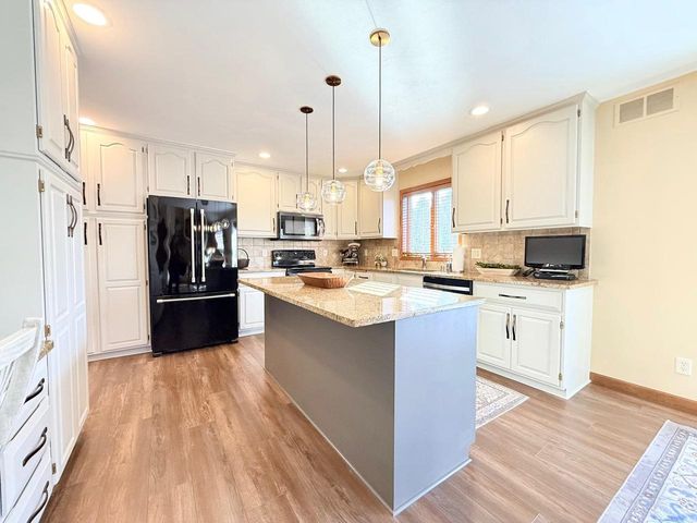 105 Oak Springs Circle, Deforest, WI 53532