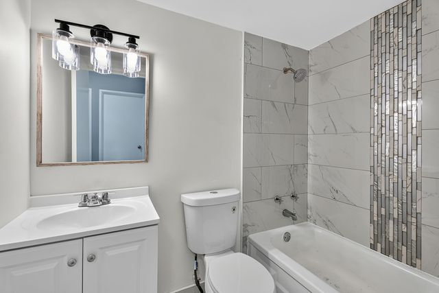 9745 S Karlov Avenue 205, Oak Lawn, IL 60453