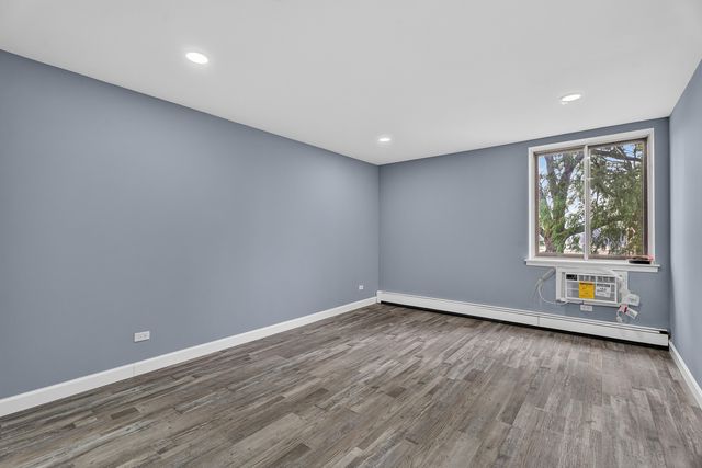 9745 S Karlov Avenue 205, Oak Lawn, IL 60453