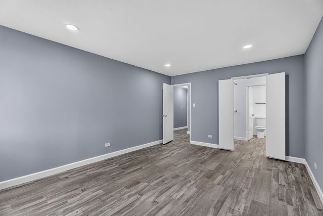 9745 S Karlov Avenue 205, Oak Lawn, IL 60453