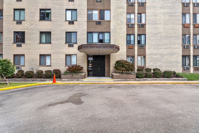 9745 S Karlov Avenue 205, Oak Lawn, IL 60453