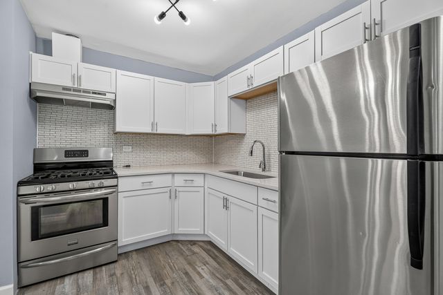 9745 S Karlov Avenue 205, Oak Lawn, IL 60453