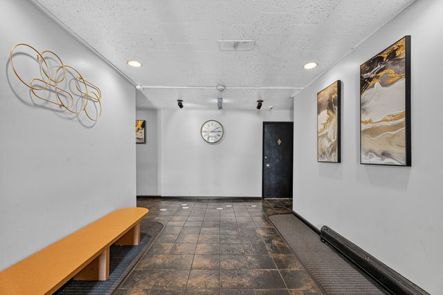 9745 S Karlov Avenue 205, Oak Lawn, IL 60453