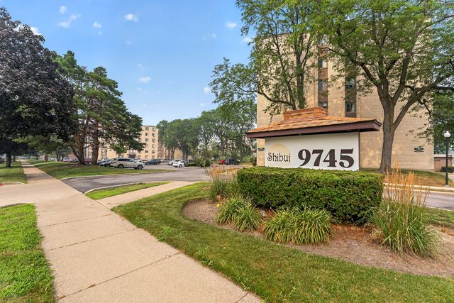 9745 S Karlov Avenue 205, Oak Lawn, IL 60453