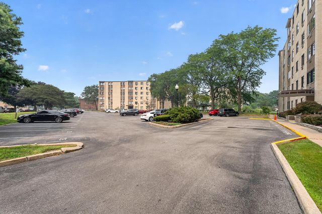 9745 S Karlov Avenue 205, Oak Lawn, IL 60453