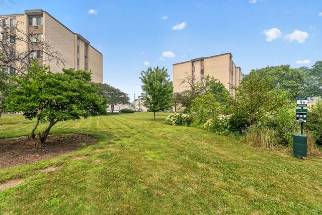 9745 S Karlov Avenue 205, Oak Lawn, IL 60453