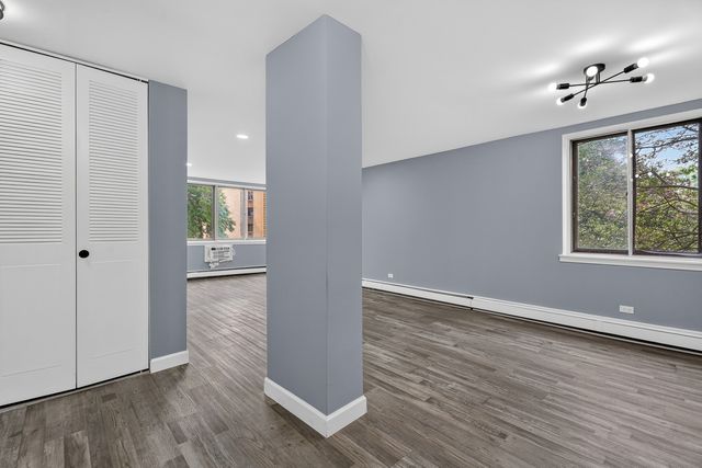 9745 S Karlov Avenue 205, Oak Lawn, IL 60453