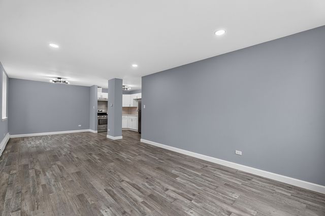 9745 S Karlov Avenue 205, Oak Lawn, IL 60453