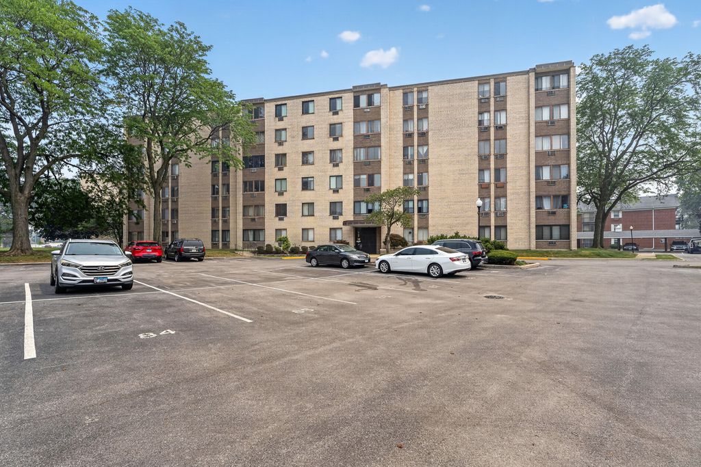 9745 S Karlov Avenue 205, Oak Lawn, IL 60453